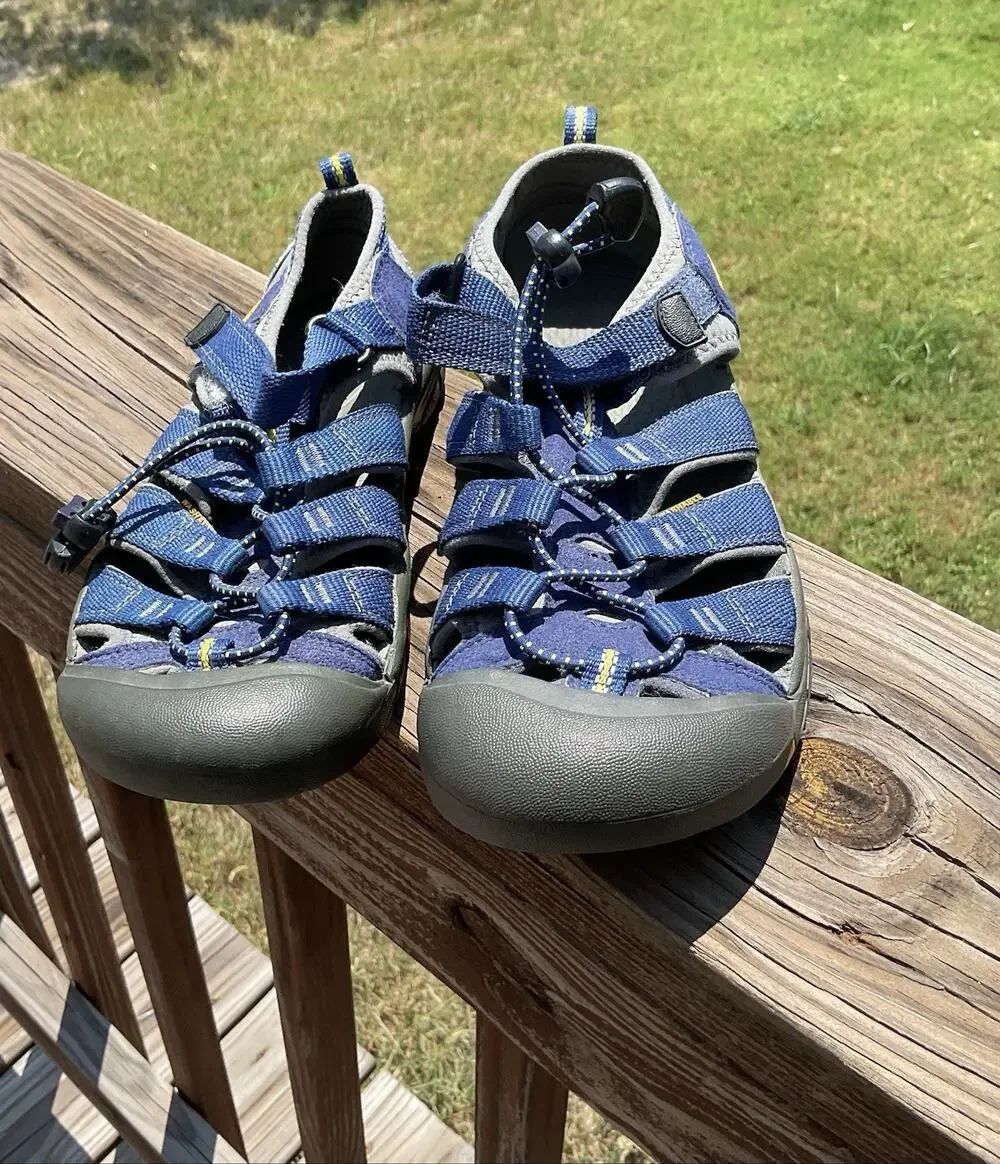 Keen Newport H2 Kids Size 2 Trail Hiking Water Sport Sandals Blue Shoes